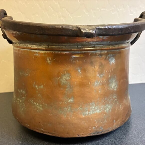 Antique Hand Hammered Copper Cauldron with Iron Handle Patina Pot - Picture 4 of 8